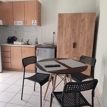 Kiki'S Cosy Apartments Néa Khilí エクステリア 写真