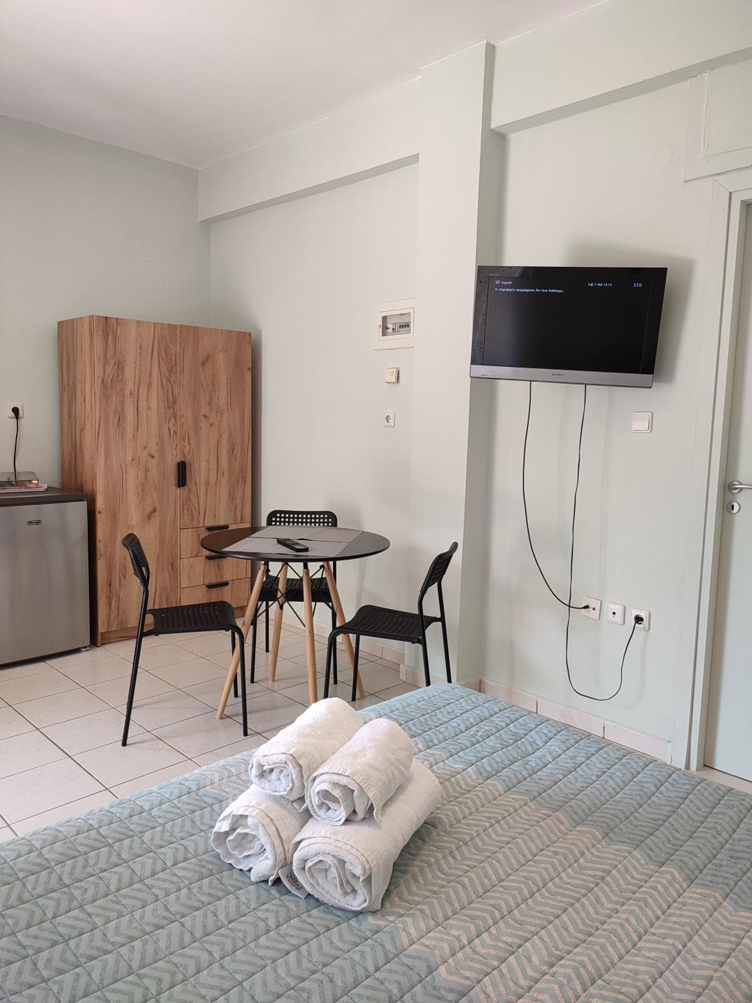 Kiki'S Cosy Apartments Néa Khilí エクステリア 写真